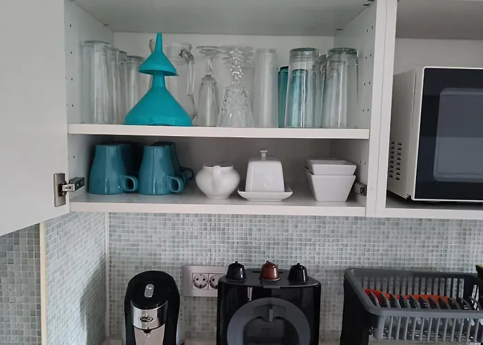 100 Steps To The Sand. *