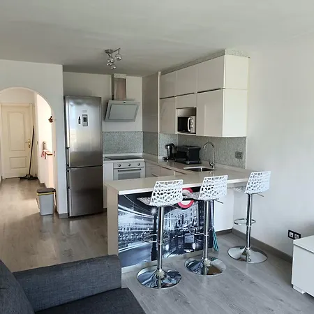 100 Steps To The Sand. アパート