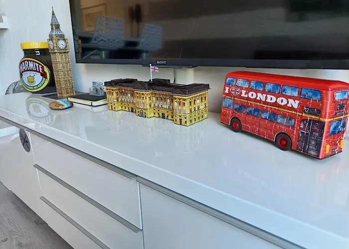 100 Steps To The Sand. *